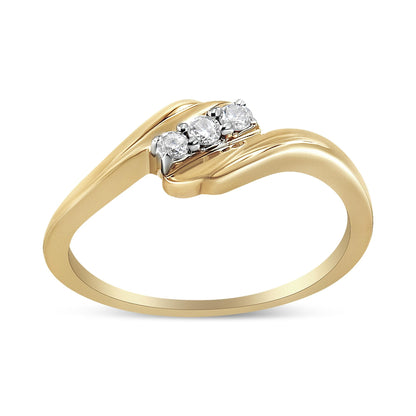 Gold ring with three sparkling diamonds in a wave design.