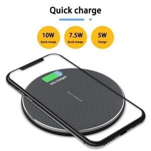Black wireless charger with phone on top, showing charge percentage; text indicates 10W, 7.5W, and 5W options.